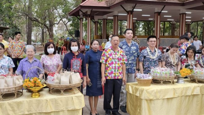 พ่อเมืองอำนาจเจริญนำพุทธศาสนิกชน ทำบุญ