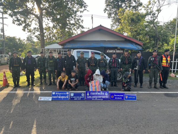 อุบลฯ-รวบสาวใจถึงลอบขนต่างด้าวเข้าประเทศ นรข.อุบลฯ ตำรวจตรวจคนเข้าเมือง สนธิกำลังกับ ฝ่ายปกครอง ร่วมกันจับกุมผู้กระทำผิดนำพา