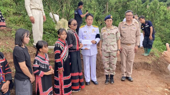 จังหวัดเชียงใหม่ ผู้ว่าเชียงใหม่ประธานวางดินพระราชทานศพผู้ใหญ่บ้านวีรบุรุษดอยแหลม 16