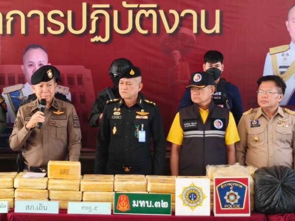 มทบ.32 ร่วมแถลงข่าวผลการจับกุมและขยายผลยาเสพติดรายสำคัญ