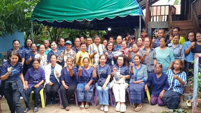 ยโสธร นำสื่อฯ เยี่ยมชม “กลุ่มสตรีสหกรณ์บ้านม่วงกาชัง” ชูผ้าทอย้อมสีธรรมชาติ ภูมิปัญญาสู่โลกออนไลน์