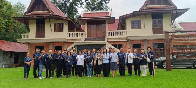 ยโสธร นำทัพสื่อฯ เยือนโรงงานผลิตยาสมุนไพรของโรงพยาบาลกุดชุม