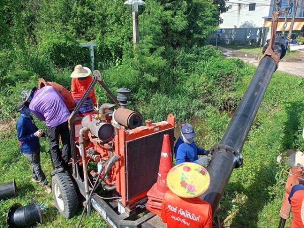อบจ.อุบลฯพร้อมรับมือน้ำท้ำท่วม นายกกานต์ สั่งลุย! พร้อมรับมืออุทกภัย ระดมกำลังและเครื่องมือ เร่งระบายน้ำช่วยประชาชน