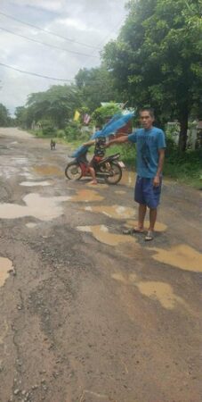 ยโสธร ชาวบ้านร้องถนนชำรุดเป็นหลุมเป็นบ่อนานนับ 2 ปี วอนเร่งแก้ไขชาวบ้านเดือดร้อนหนัก ทุกข์ชาวบ้าน! ร้องถนนชำรุดเป็นหลุมบ่อ นานนับ2 ปี วอนเร่งแก้ไข
