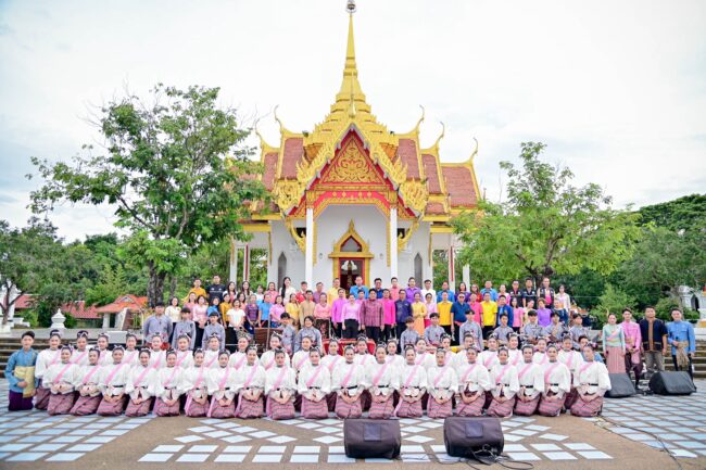อบจ.อุบลราชธานี นำคณะนางรำ โรงเรียนในสังกัดฯ กว่า 100 ชีวิต ร่วมสืบสานประเพณีวัฒนธรรม อีสาน สู่แดนใต้ ในงานประเพณีชักพระฯ จ.สุราษฎร์ธานี