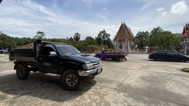 จันทบุรี-วัดต้องการดิน เพื่อถมเนื่องจากน้ำท่วมขังซ้ำซาก ช่วงหน้าฝน ผู้ใหญ่ใจดีนำดินมาถวายไม่คิดเงิน