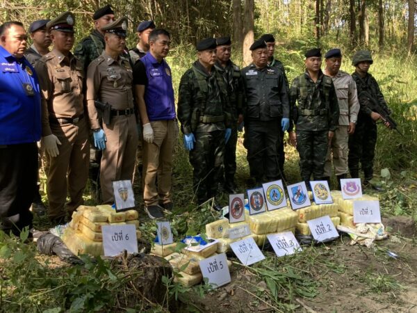 จังหวัดเชียงใหม่ ร่วมบูรณาการตั้งด่านตรวจยึดยาบ้าล้านแปดพันเม็ด 5 ธันวาคม2568