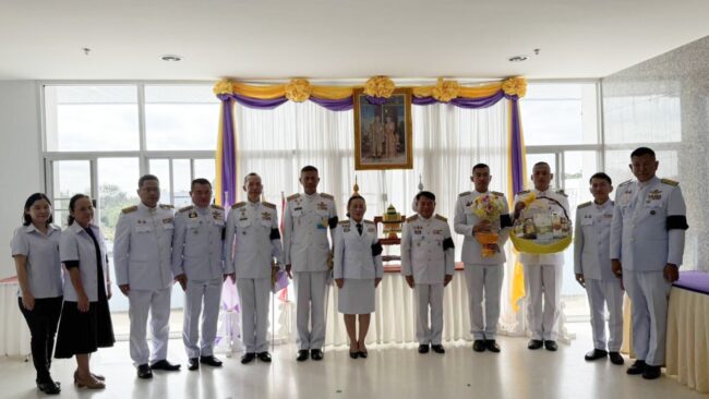 จังหวัดสุรินทร์ พระบาทสมเด็จพระเจ้าอยู่หัว พระราชทานแจกัน