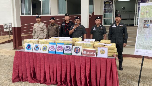 จังหวัดเชียงใหม่ แหกด่านหนีไล่จับรถชนเสาไฟฟ้าล้านกว่าเม็ด