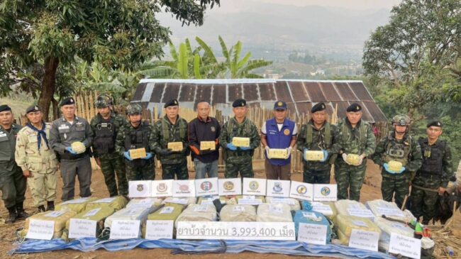 จังหวัดเชียงใหม่ ทหารตามซุกยาบ้าในกระท่อมประมาณสี่ล้านเม็ดหนีรอด