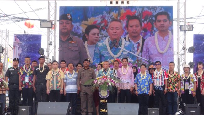 ยะลา ด่านเบตงคึกคักนักท่องเที่ยวไทยมาเลเซียแห่เดินทางมาเล่นน้ำเทศกาล