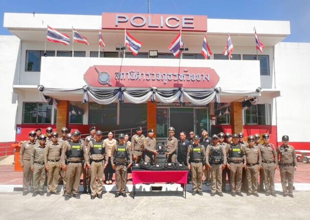 ประจวบคีรีขันธ์ _ผบช.ภ.7 ตรวจเยี่ยม สภ.ห้วยยาง รับมอบเสื้อเกราะจาก กต.ตร.ชื่นชมการดำเนินโครงการชุมชนยั่งยืนฯ พร้อมลุยโครงการ “ครอบครัวตำรวจเราไม่ทิ้งกัน