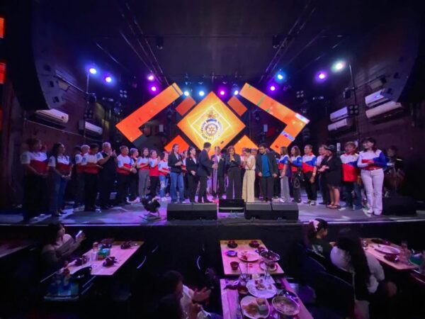 โรตารีจันทบูรจัดคอนเสิร์ตการกุศล ลำไย ไหทองคำ ระดมทุนช่วยโรงพยาบาลมะขาม