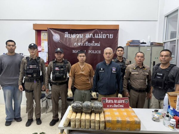 อำเภอแม่อาย จังหวัดเชียงใหม่ ตำรวจภูธรแม่อายไล่ยึดยาเสพติดขับรถหนีรอดไปได้ 17 สิงหาคม 2569