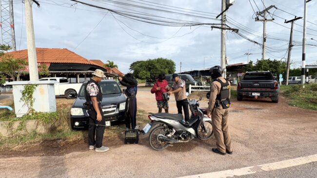 จันทบุรี นายายอาม เข้ม ตรวจจุดสกัด เรียกตรวจรถ สุ่มตรวจปัสสาวะ สแกนหายาเสพติด สิ่งผิดกฎหมาย และ อาวุธปืน