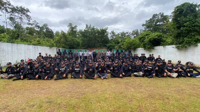 จันทบุรี รองผบ.ตร.ลงพื้นที่ตรวจเยี่ยมการฝึก พัฒนาทักษะ โครงการ Six Man Team(Basic S.W.A.T.) ยกระดับความพร้อมรับมือเหตุวิกฤต ฝึกเข้มใช้อาวุธปืน–ยุทธวิธี