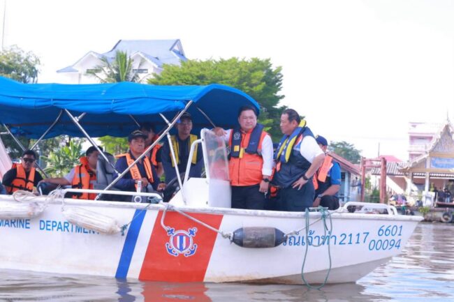 ผู้ว่า อยุธยา ลงพื้นที่ติดตามการกู้เรือลากจูง ช.รัชนีรุ่งเรือง” หน้าวัด