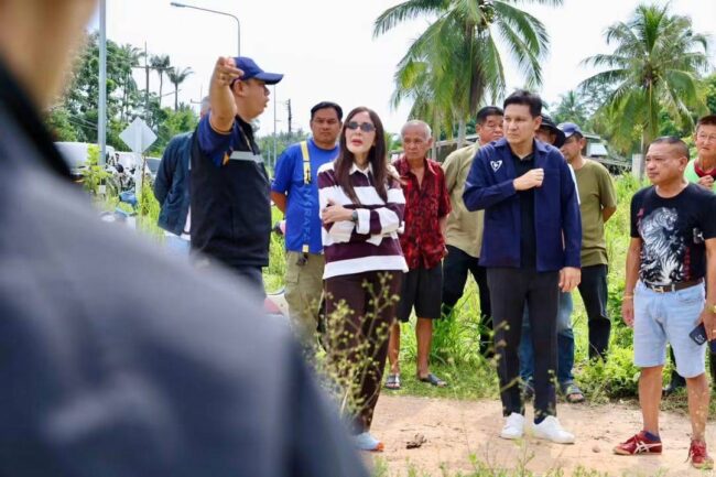 ประจวบคีรีขันธ์_อดีตรัฐมนตรีช่วยเกษตรฯ พร้อม สส.เดียร์ ลงพื้นที่
